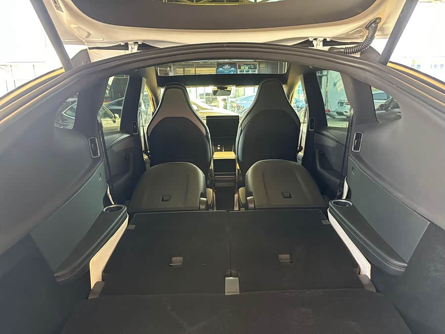 特斯拉 Model Y L 2025 汽车图片 #15