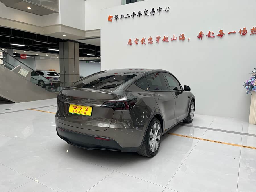 Tesla Model Y 2022 car image #15