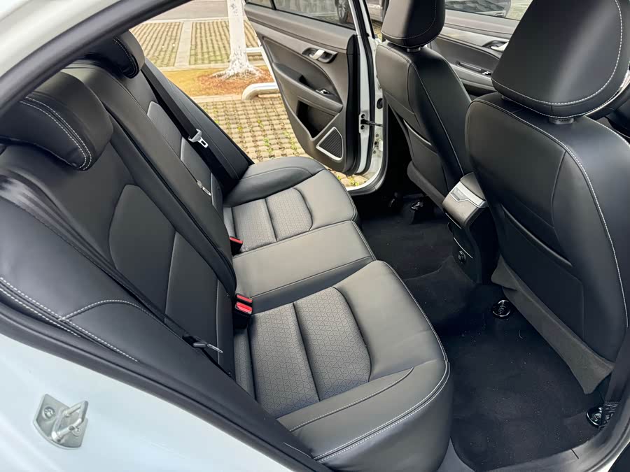 GEELY Emgrand 2022 #15 GEELY Emgrand 2022 car image #15