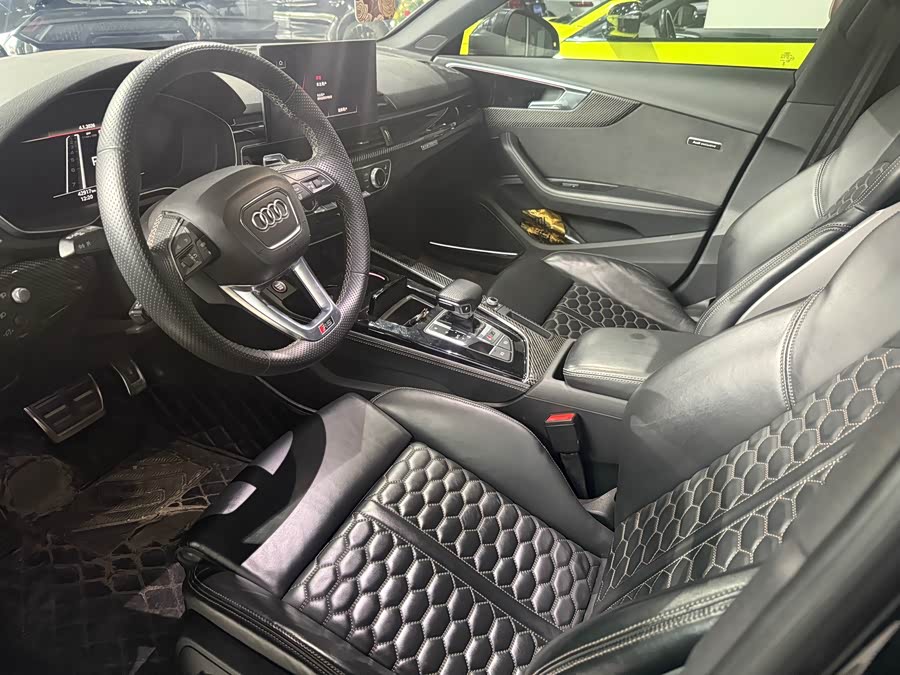 Audi RS 4 2023 car image #15