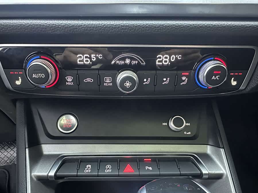 Audi Q3 2021 car image #15