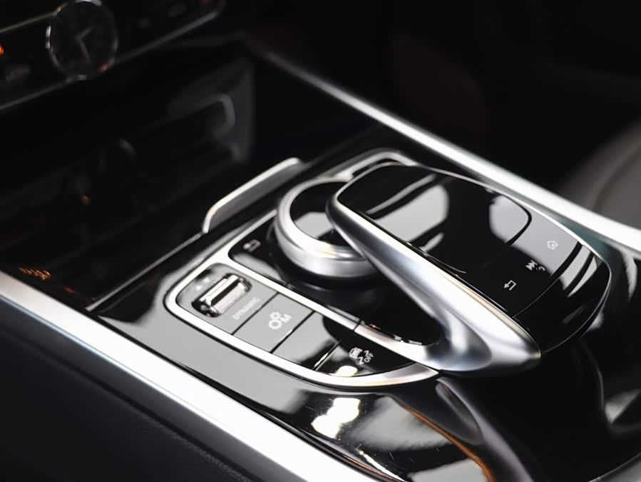Mercedes-Benz 2025 car image #15