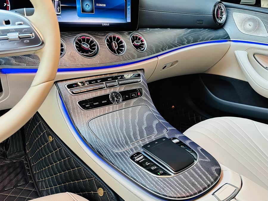 Mercedes-Benz CLS Class 2018 car image #15