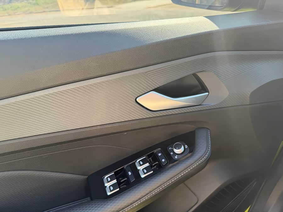 GEELY 2022 car image #15