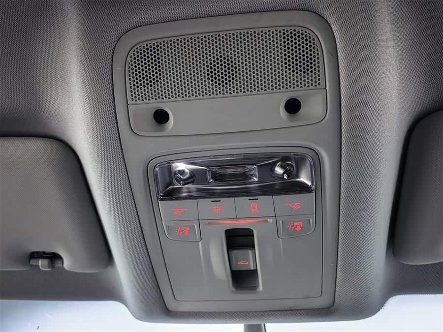 Audi Q3 2015 car image #15