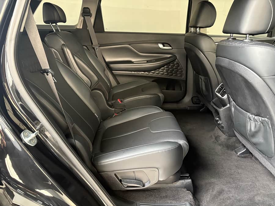 Hyundai Santa Fe 2021 car image #15