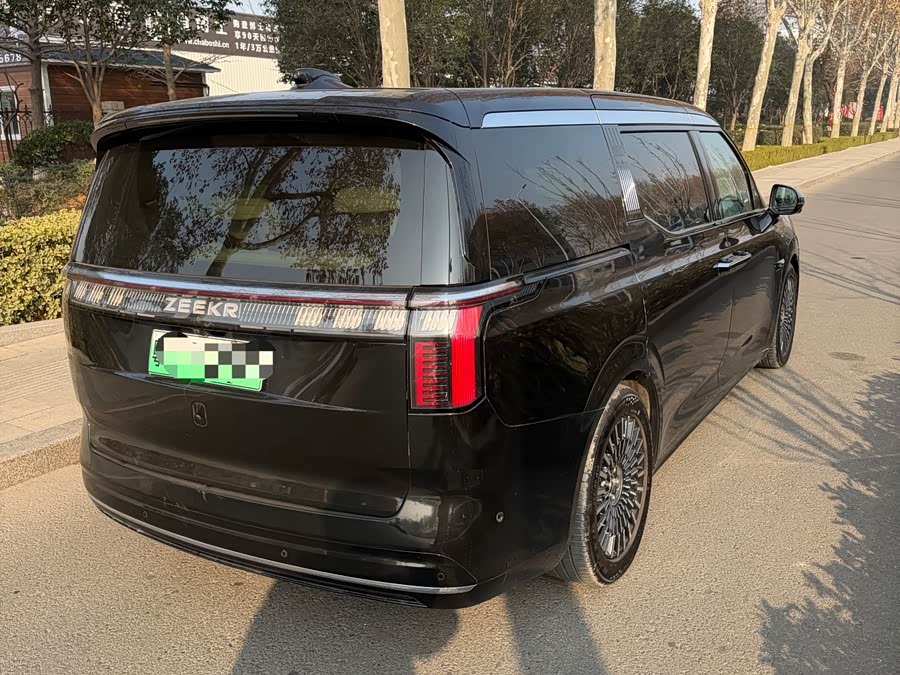 Zeekr 009 2023 car image #15