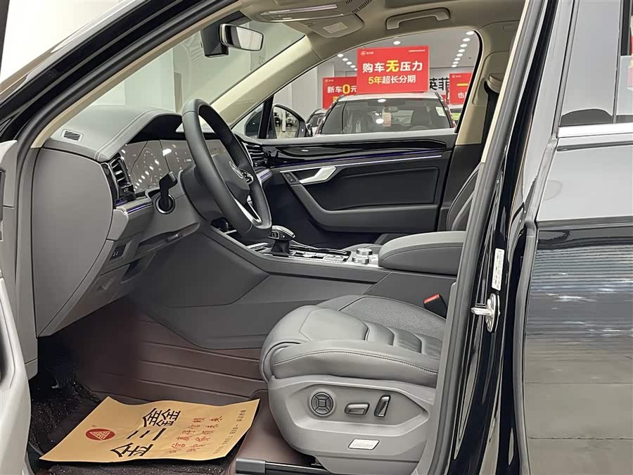 Volkswagen Touareg 2024 car image #15