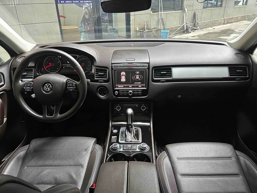 Volkswagen Touareg 2018 car image #15