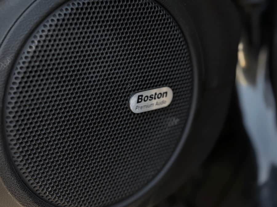 Chevrolet Camaro 2014 immagine di auto #15