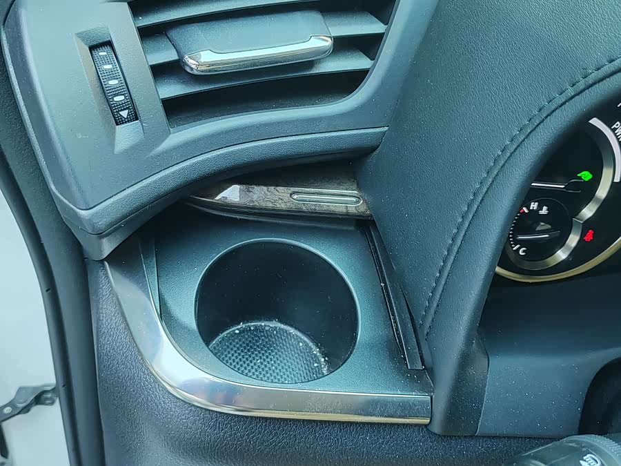 Toyota Alphard 2023 car image #15