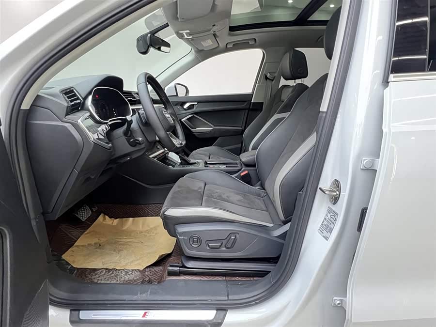 Audi Q3 2021 car image #15