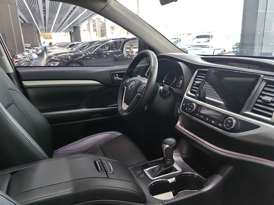 Toyota Highlander 2020 car image #15