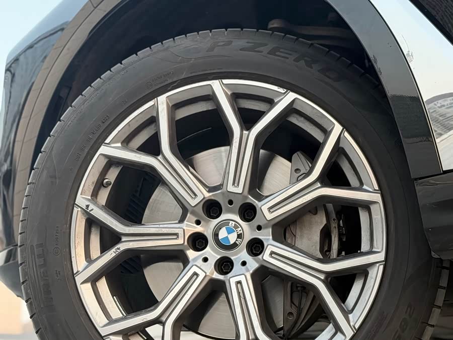 BMW X7 2024 car image #15