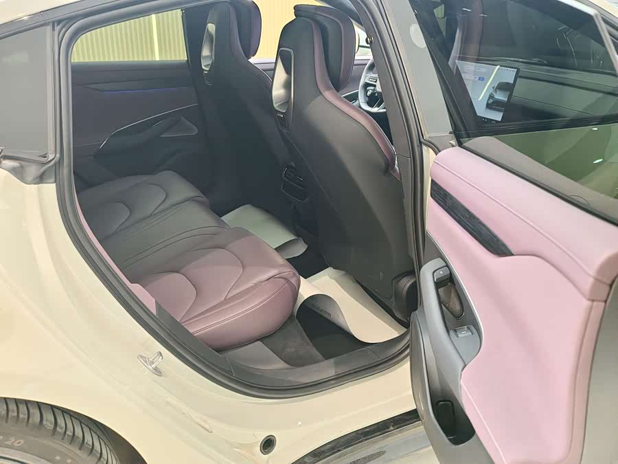 MI SU7 2024 car image #15