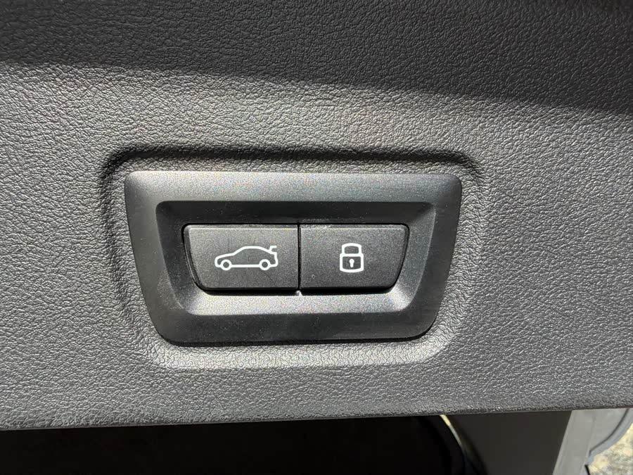 BMW i4 2025 car image #15