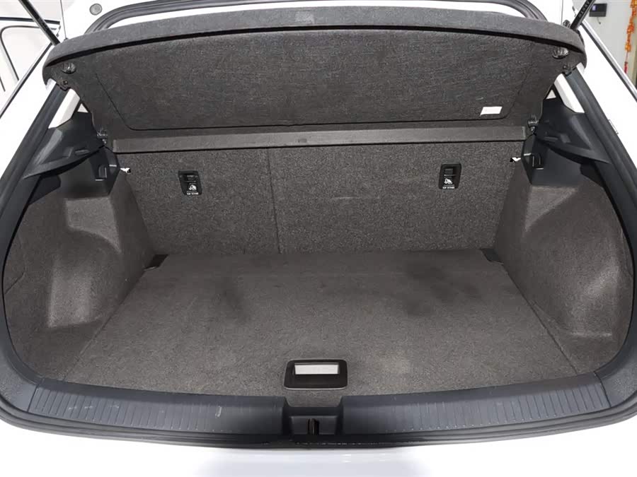 Volkswagen T-Roc 2023 car image #15