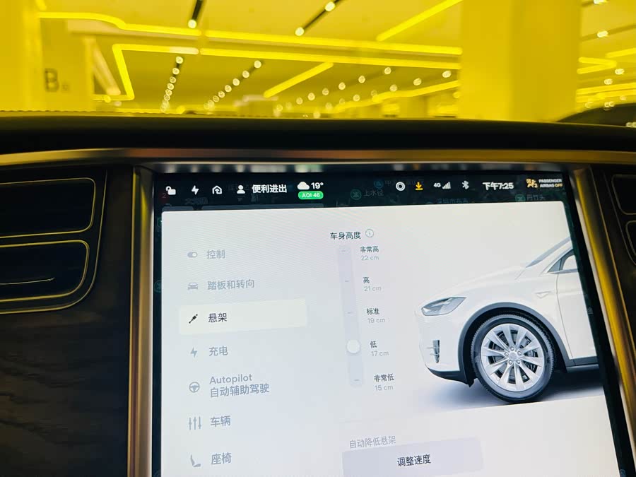 Tesla Model X 2018 car image #15