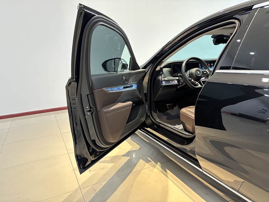 BMW 7 Series 2024 car image #15