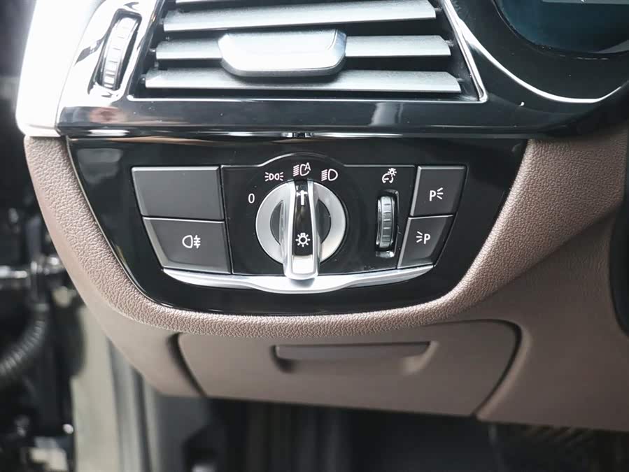 BMW 5 Series New Energy 2021 car image #15