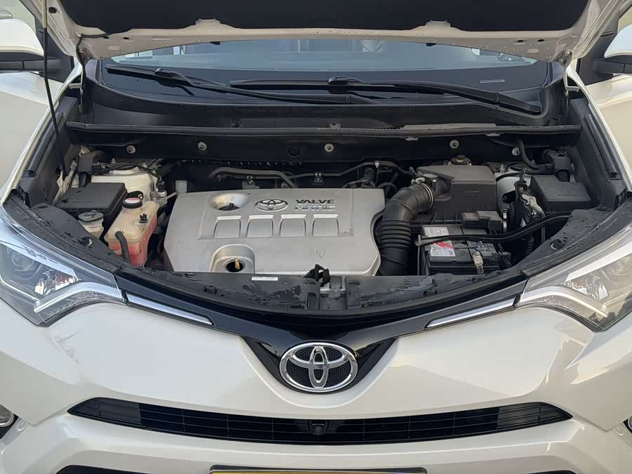Toyota RAV4 2017 car image #15