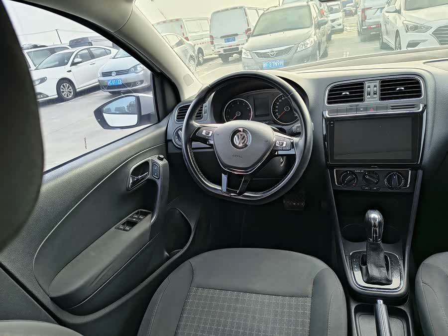 Volkswagen Polo 2016 car image #15