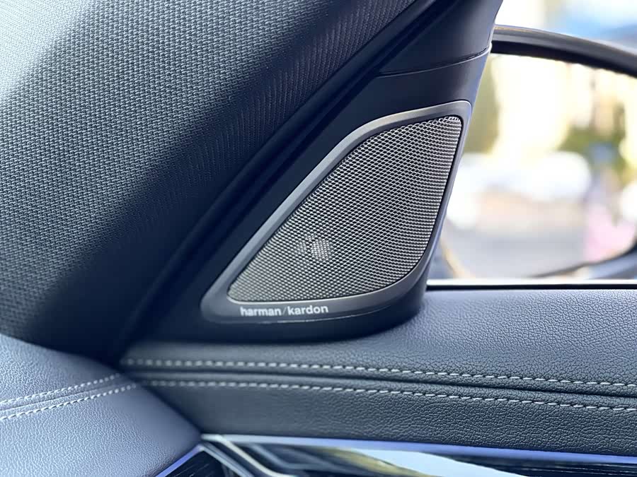 BMW 7 Series 2018 car image #15