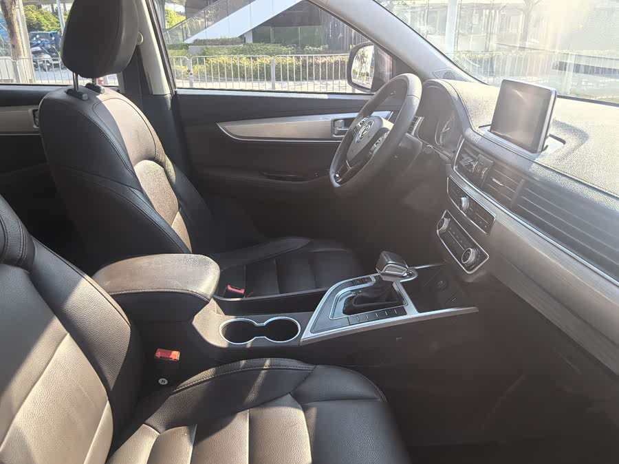 Forthing JOYEAR X5 2019 صورة سيارة #15