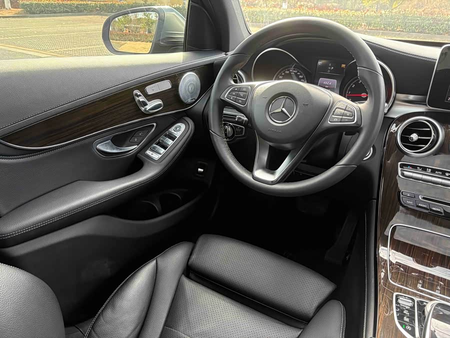 Mercedes-Benz GLC Class 2016 car image #15
