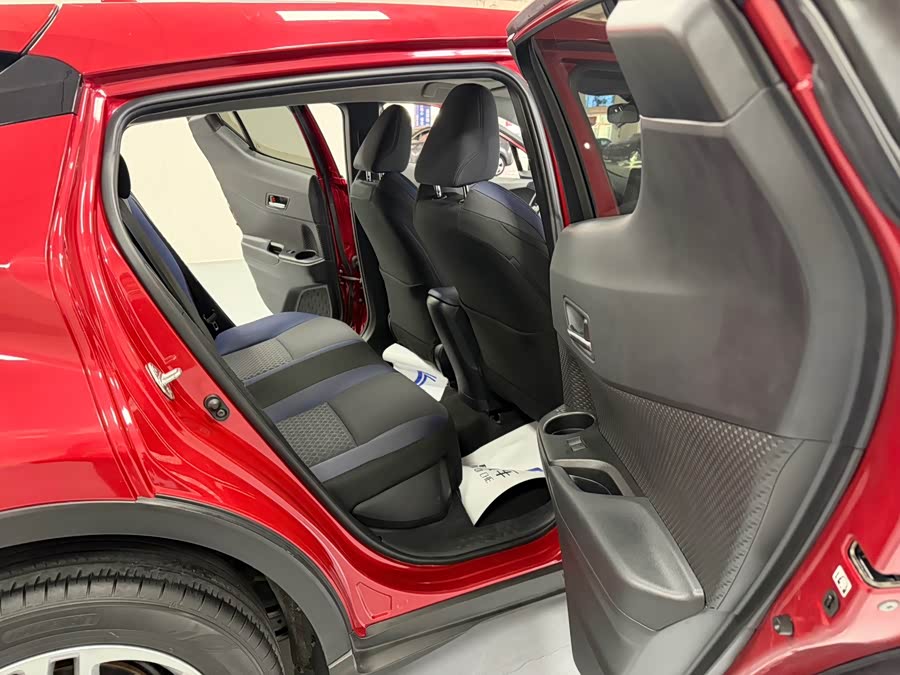 Toyota C-HR 2022 изображение автомобиля #15