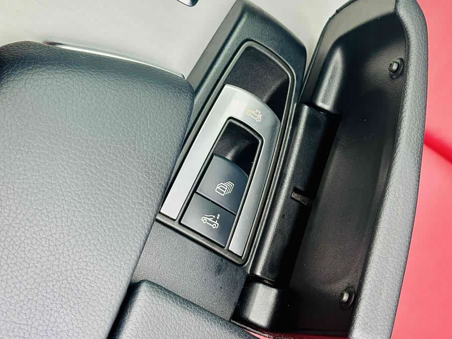 Mercedes-Benz SL Class 2018 car image #15