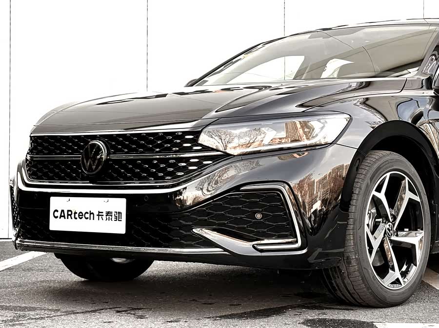 Volkswagen Passat 2025 immagine di auto #15