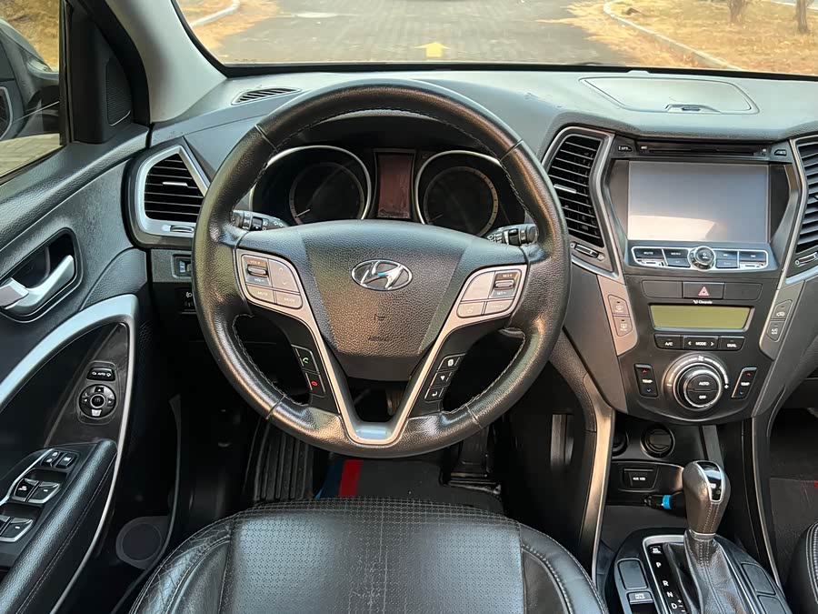 Hyundai Santa Fe 2015 car image #15