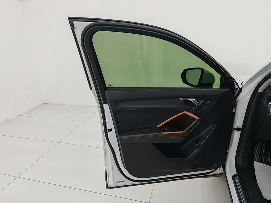 Audi Q3 2020 car image #15