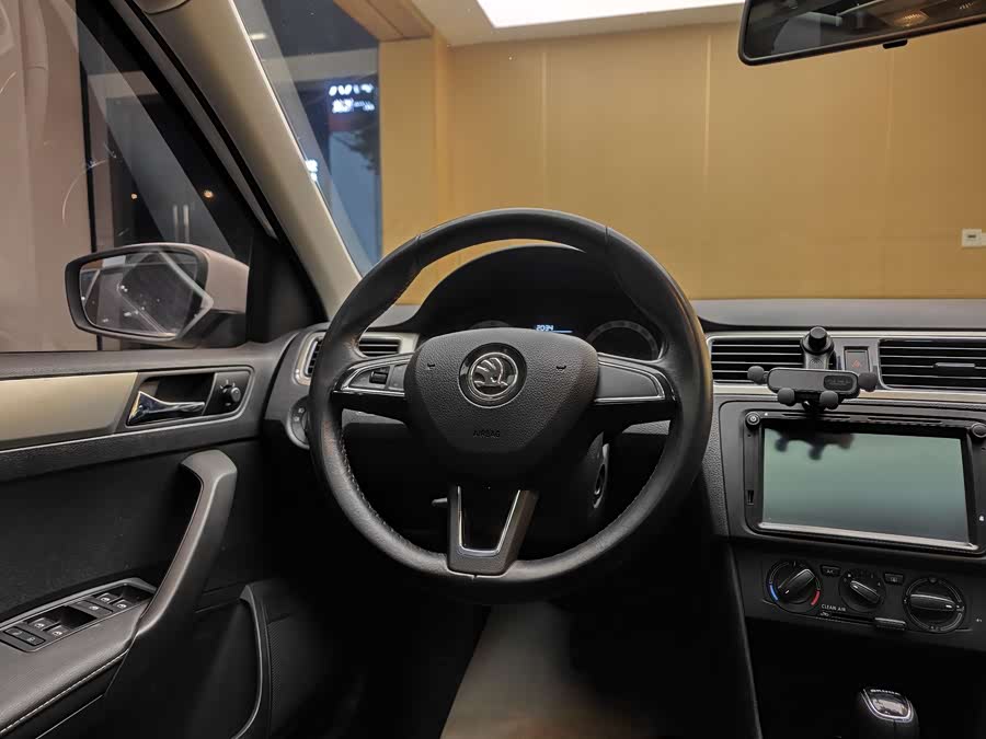 Skoda Rapid Spaceback 2019 car image #15