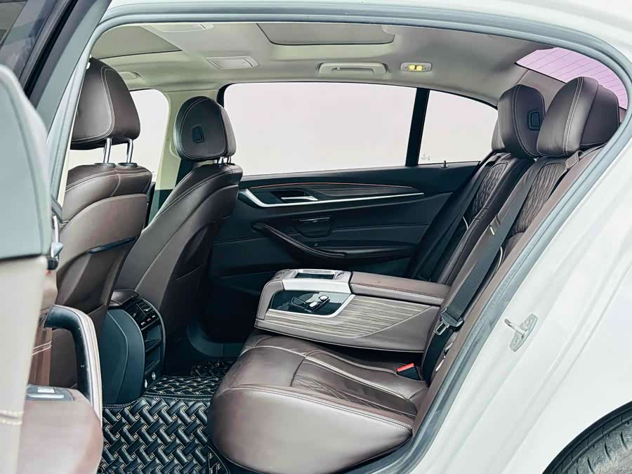 BMW 5 Series 2018 #15 BMW 5 Series 2018 car image #15