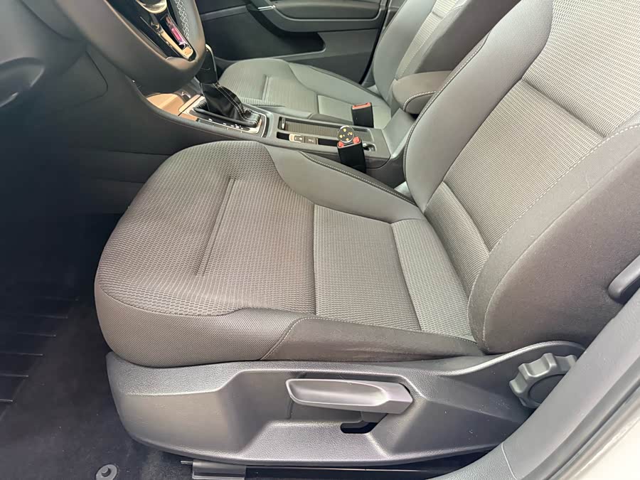 Volkswagen Golf 2017 car image #15