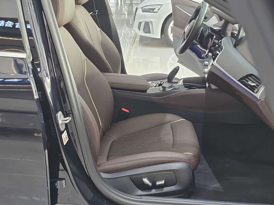 BMW 5 Series 2023 #15 BMW 5 Series 2023 car image #15