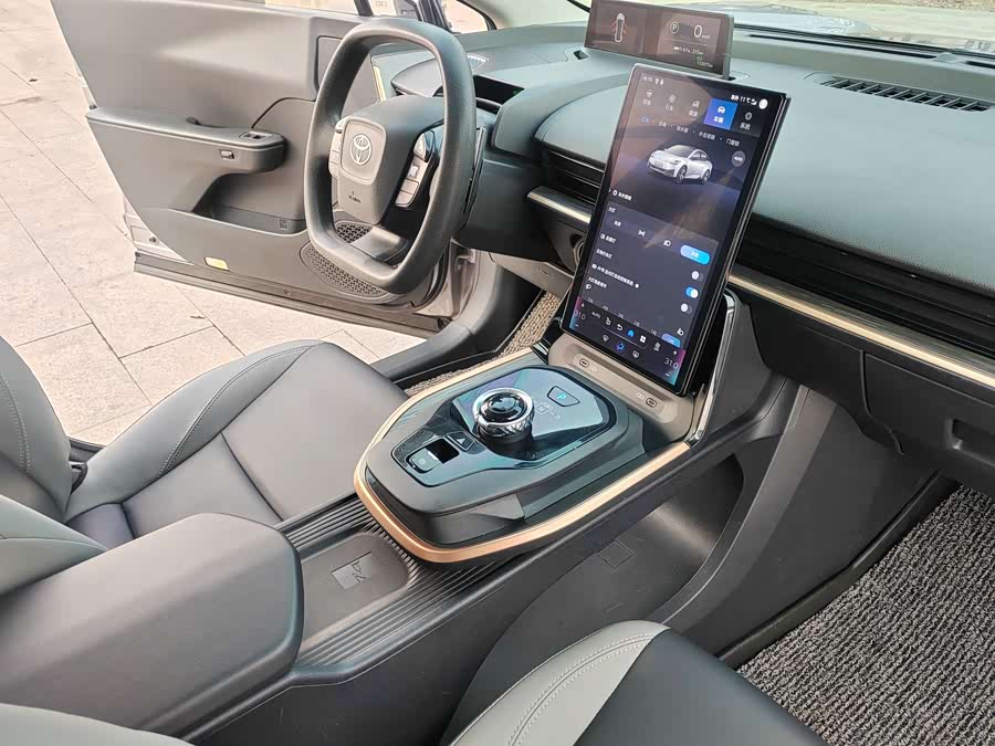 Toyota bZ3 2023 immagine di auto #15