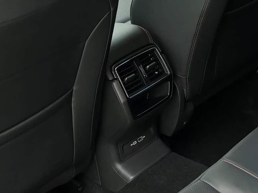 Skoda Karoq 2023 изображение автомобиля #15