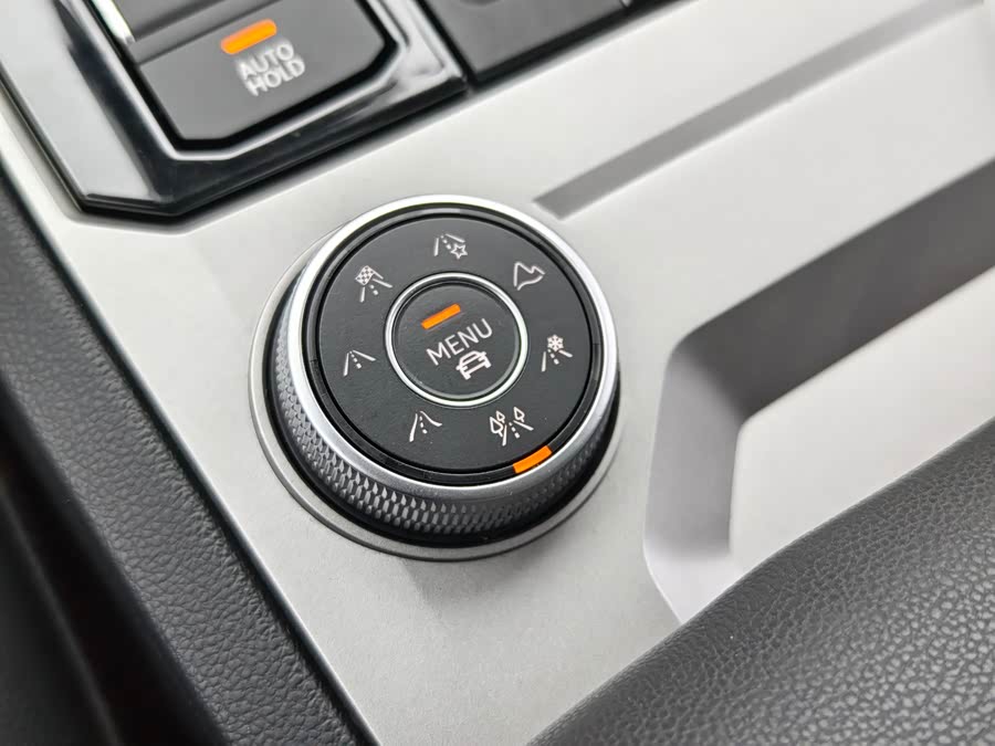 Volkswagen Touareg 2020 immagine di auto #15