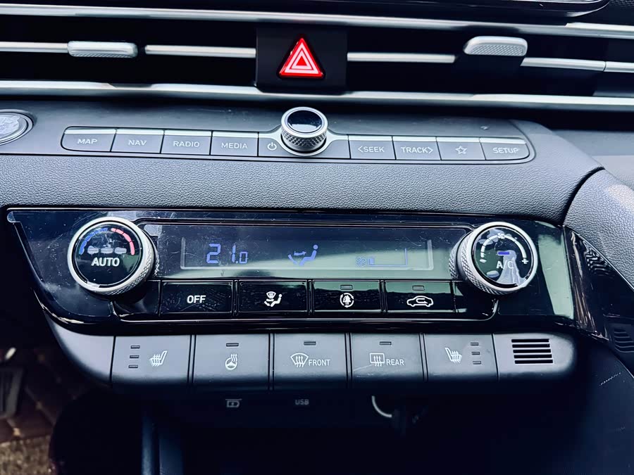 Hyundai Elantra 2025 car image #15
