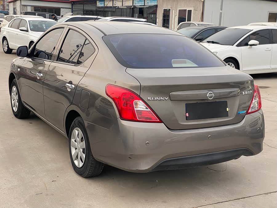Nissan Sunny 2016 #15 Nissan Sunny 2016 car image #15