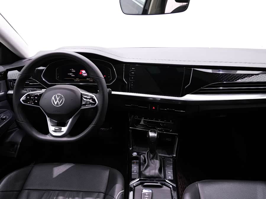 Volkswagen Passat 2023 immagine di auto #15