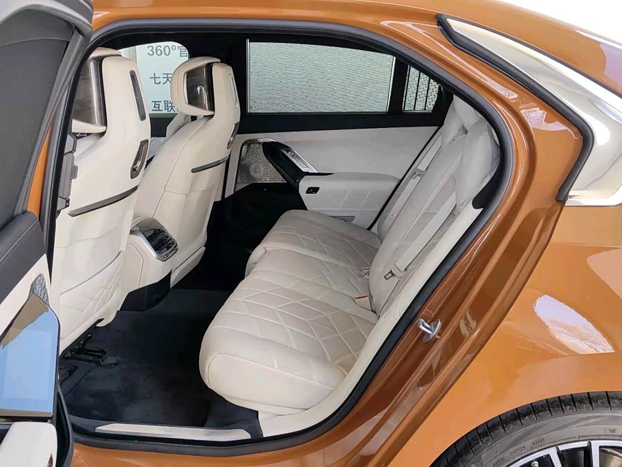 BMW 7 Series car image #15