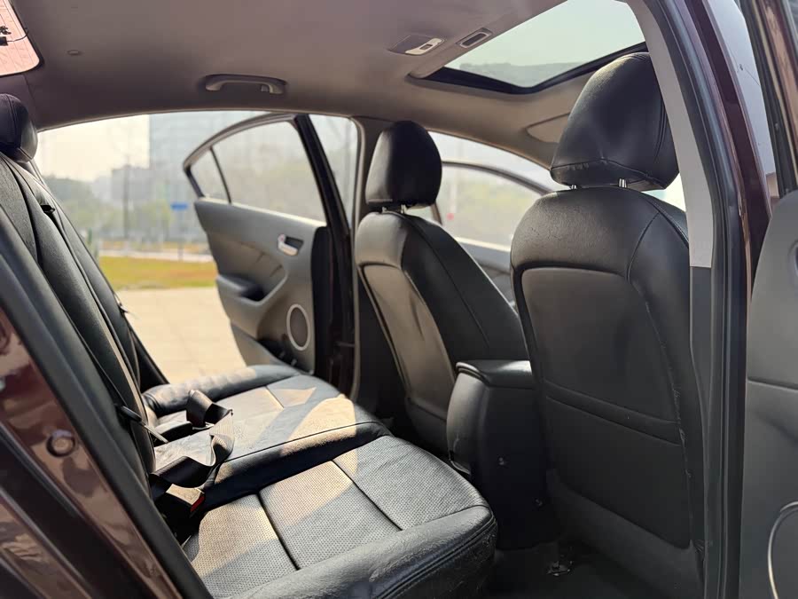 Kia K3 2014 car image #15