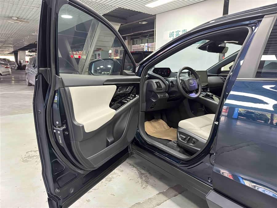 Toyota bZ4X 2022 immagine di auto #15