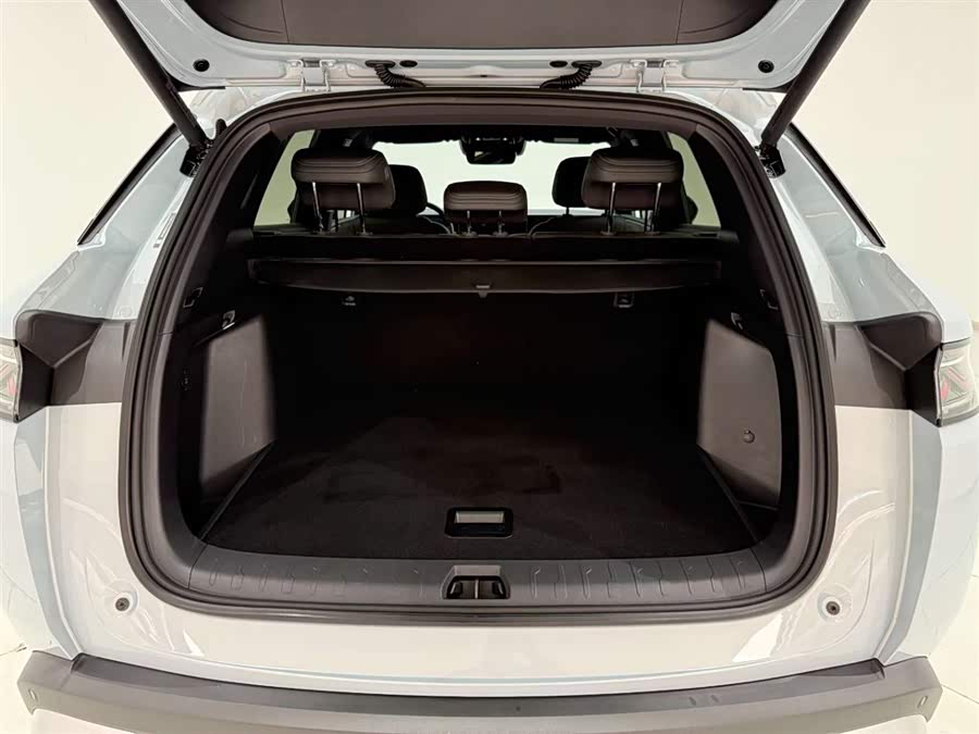 BYD SongL DM-i 2025 #15 BYD SongL DM-i 2025 car image #15