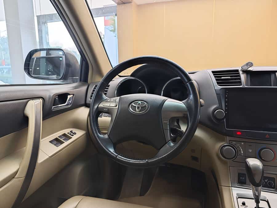 Toyota Highlander 2011 car image #15