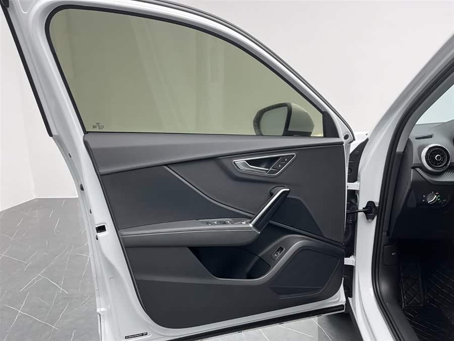 Q2L 2025 car image #15